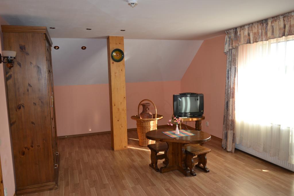 Motelis Aka Kārsava Δωμάτιο φωτογραφία